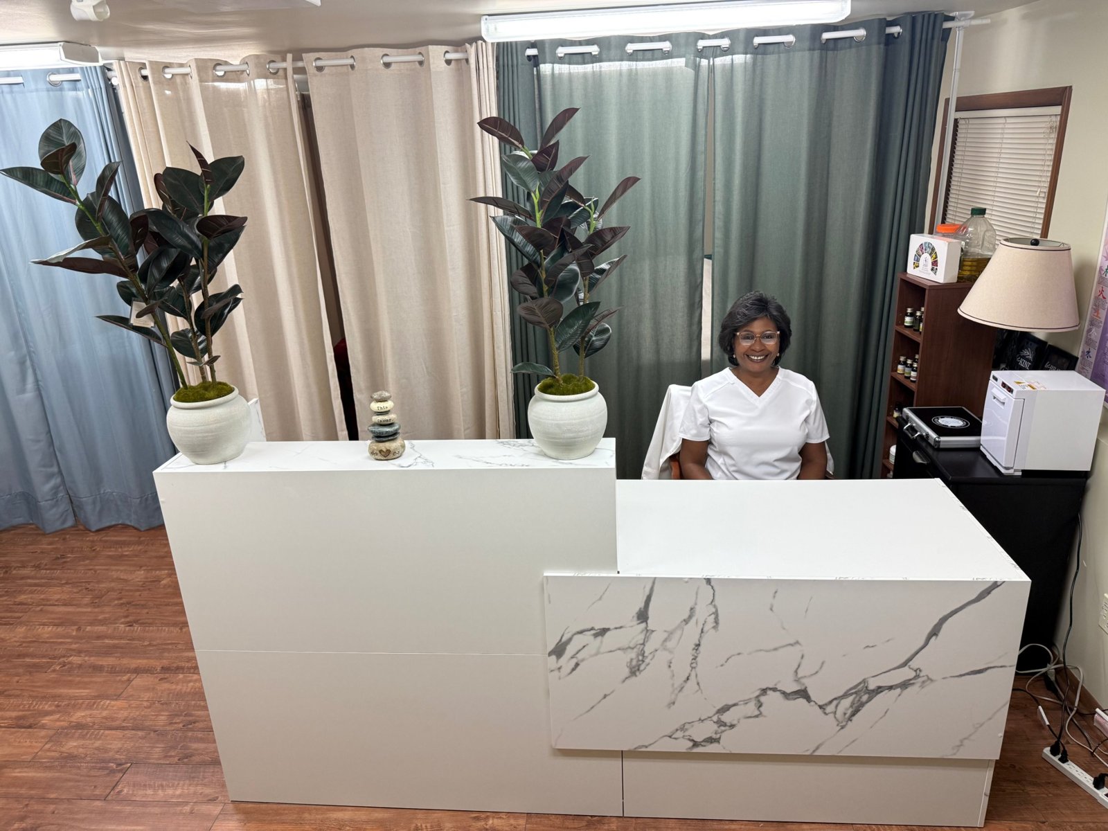 MeShell Dandridge smiling at the front desk of her Sozo office